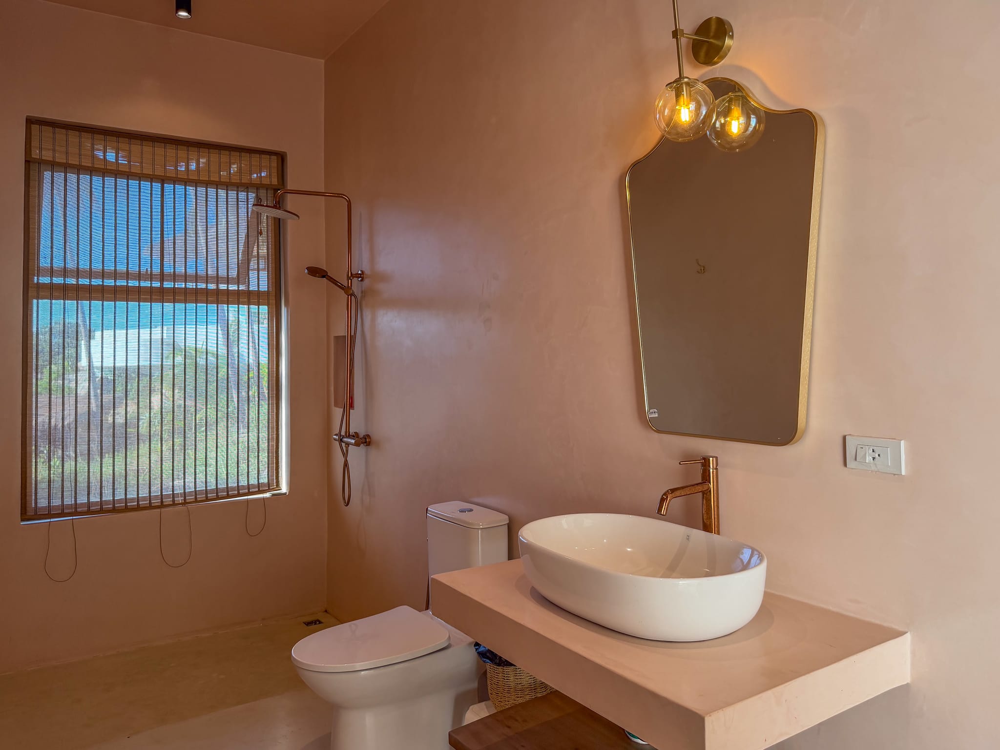 Secondary Bathroom 1